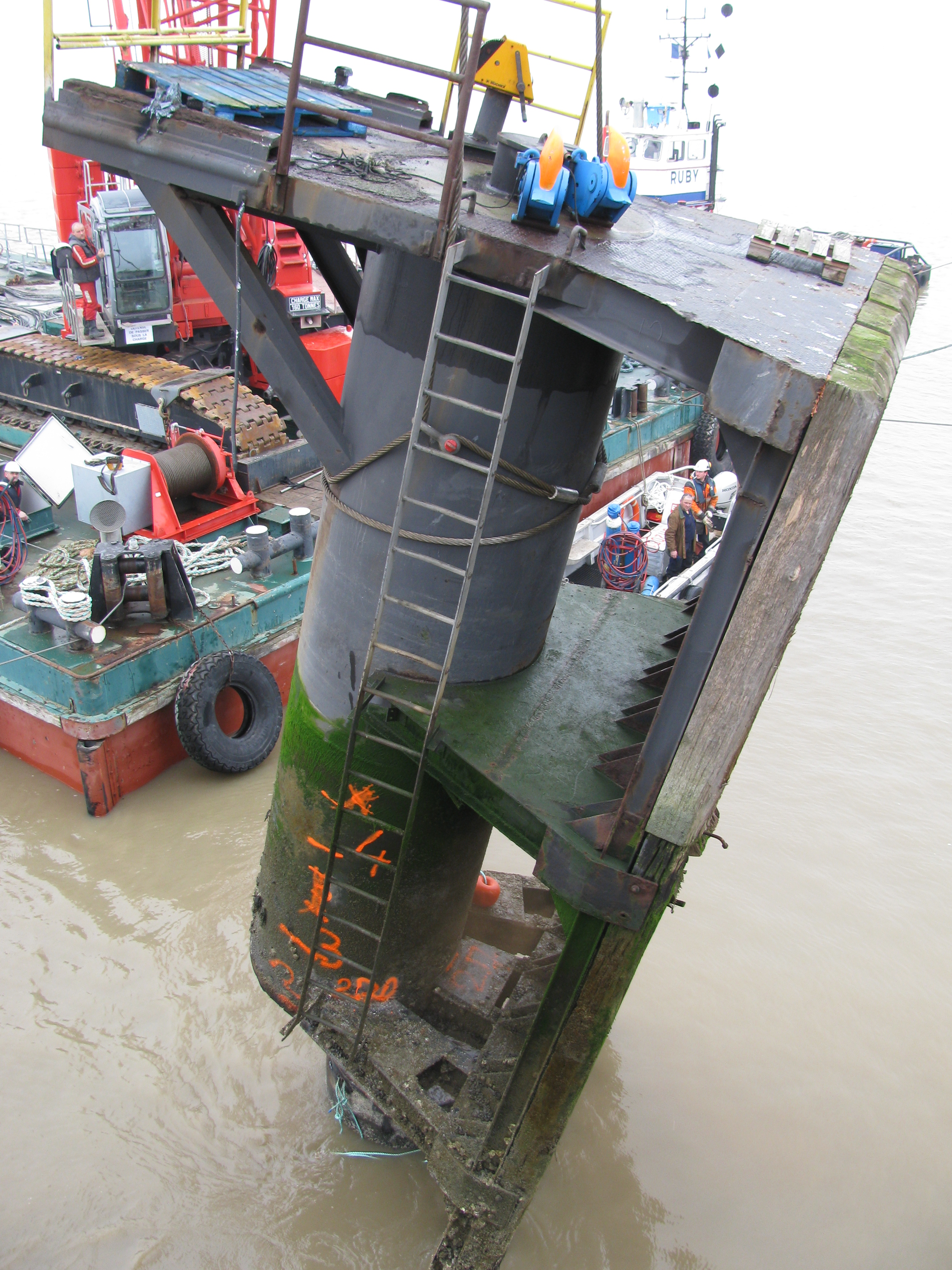 Renewal of damaged dolphin